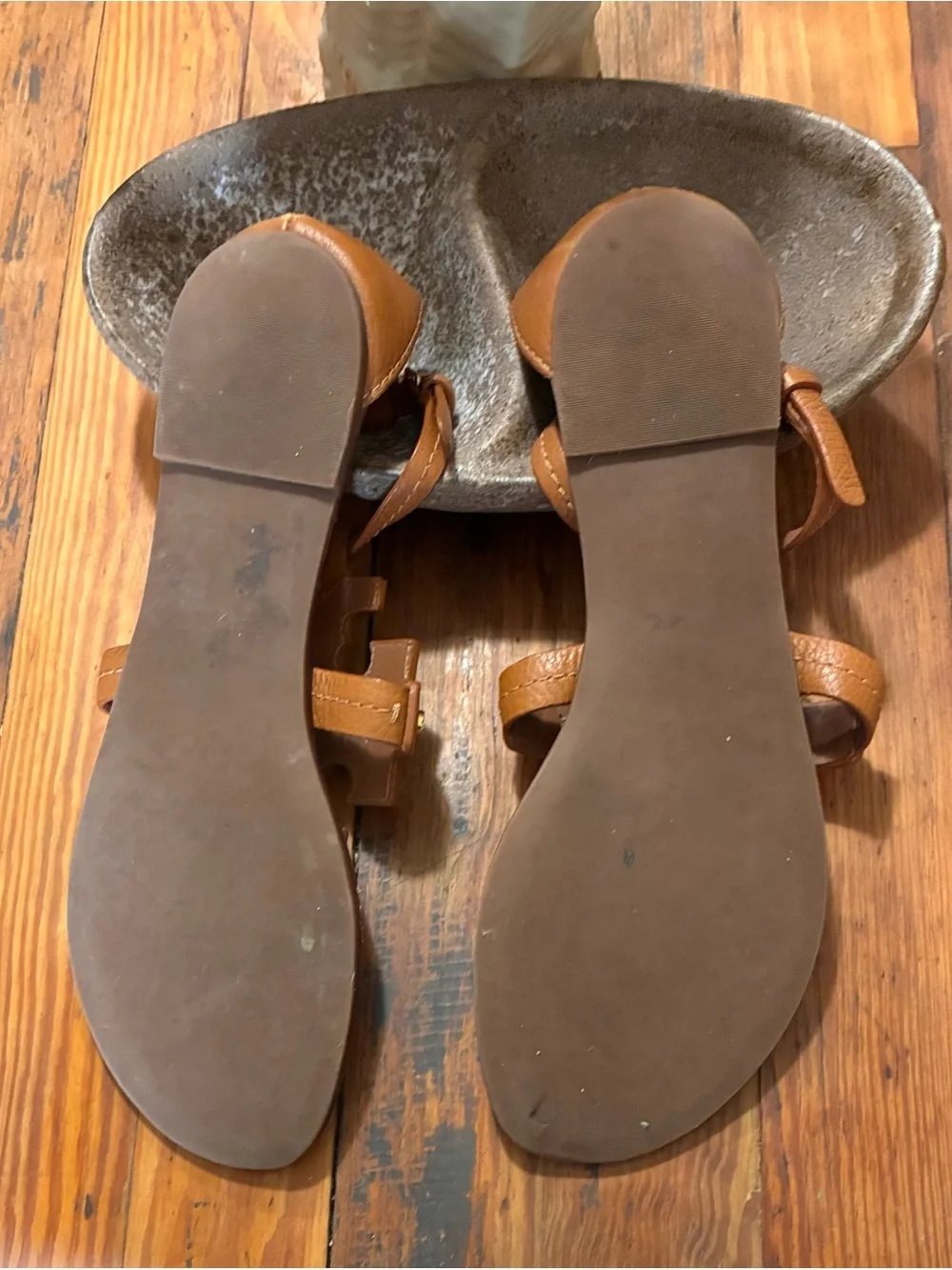 Tory Burch Tan Logo T-Strap Leather Sandals size 9.5
